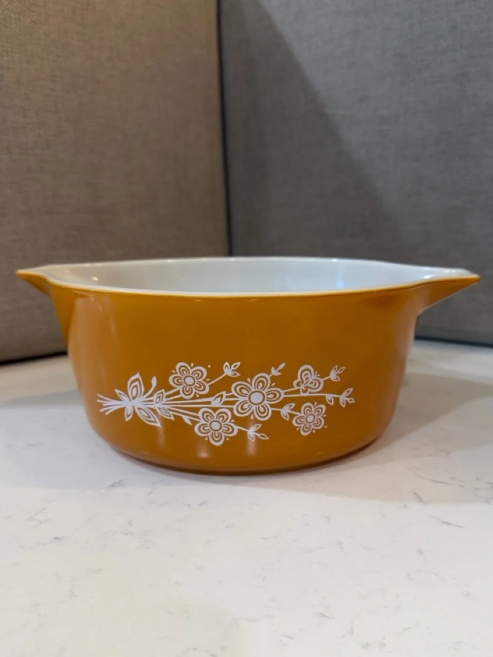 Pyrex Butterfly Gold 475-B Casserole Bowl 2.5 L